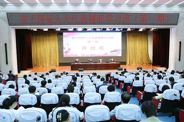 持之以恒抓学习 练好履职“基本功”