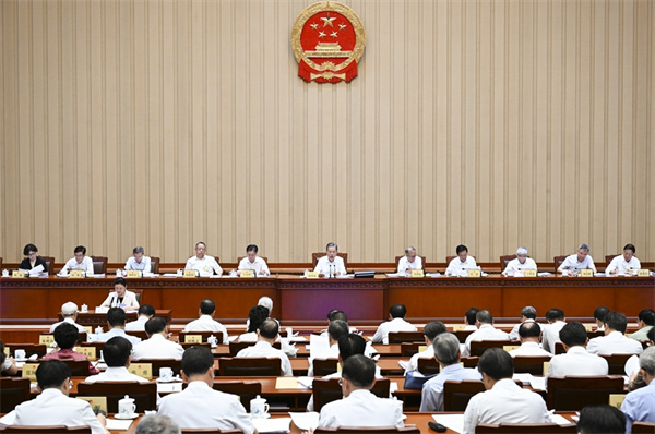 赵乐际主持十四届全国人大常委会第五次会议