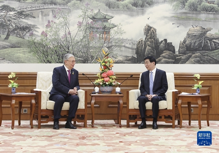 王沪宁分别会见哈萨克斯坦总统托卡耶夫、乌兹别克斯坦总统米尔济约耶夫