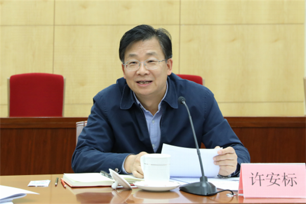  全国人大常委会法工委副主任许安标与黑龙江省人大常委会负责同志座谈