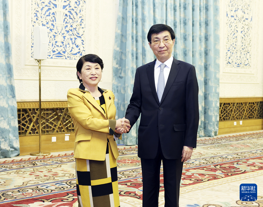 王沪宁会见日本社民党代表团