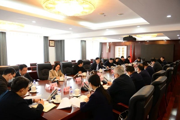  何维会见财政部党组成员、副部长廖岷一行