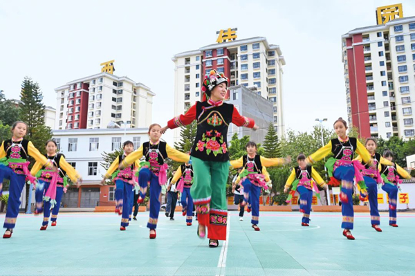 鲁丽华: 让“彝族跳菜”走进千家万户