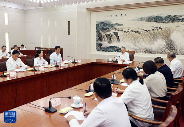 赵乐际同全国人大常委会会议列席代表座谈时强调贯彻落实党的二十届三中全会精神丰富人大代表联系人民群众的内容和形式