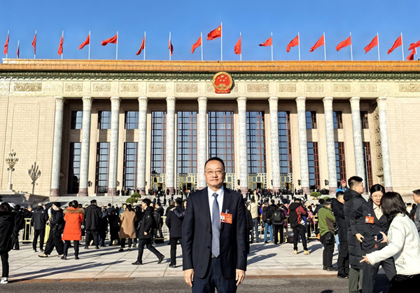 人大代表庹庆明：润育桃李三十载　为民代言践初心