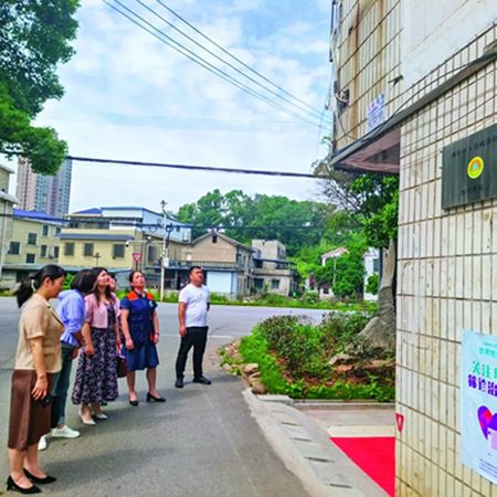 雨湖区：联系“零距离”，“呼声”变“掌声”
