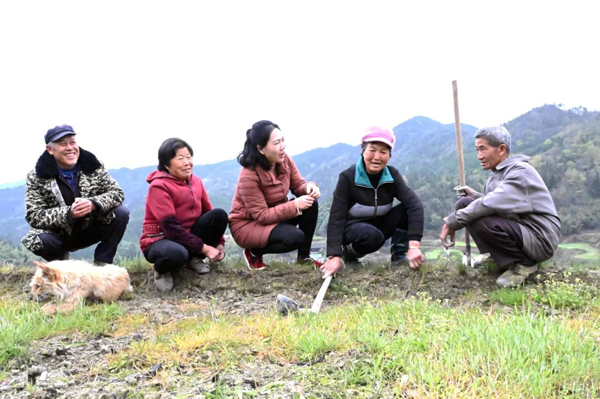 龙荣：“群众的呼声，再小都要当作大事办”