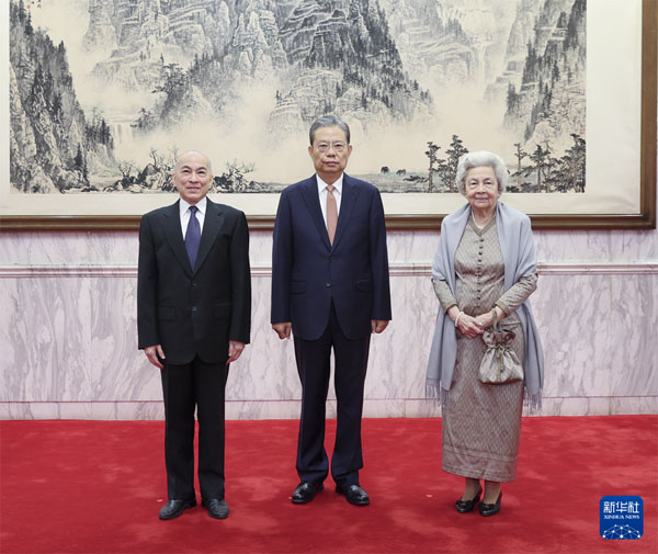 赵乐际会见柬埔寨国王西哈莫尼和太后莫尼列