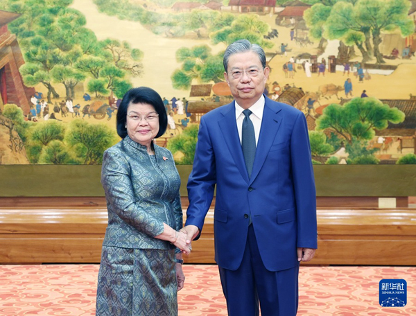 赵乐际同柬埔寨国会主席昆索达莉举行会谈