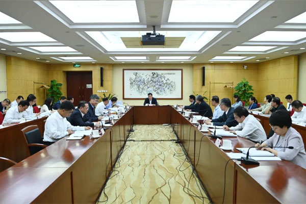 全国人大常委会机关党组理论学习中心组开展集体学习研讨