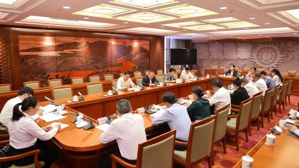 当好联系人民群众的桥梁 代表们为社会民生支招